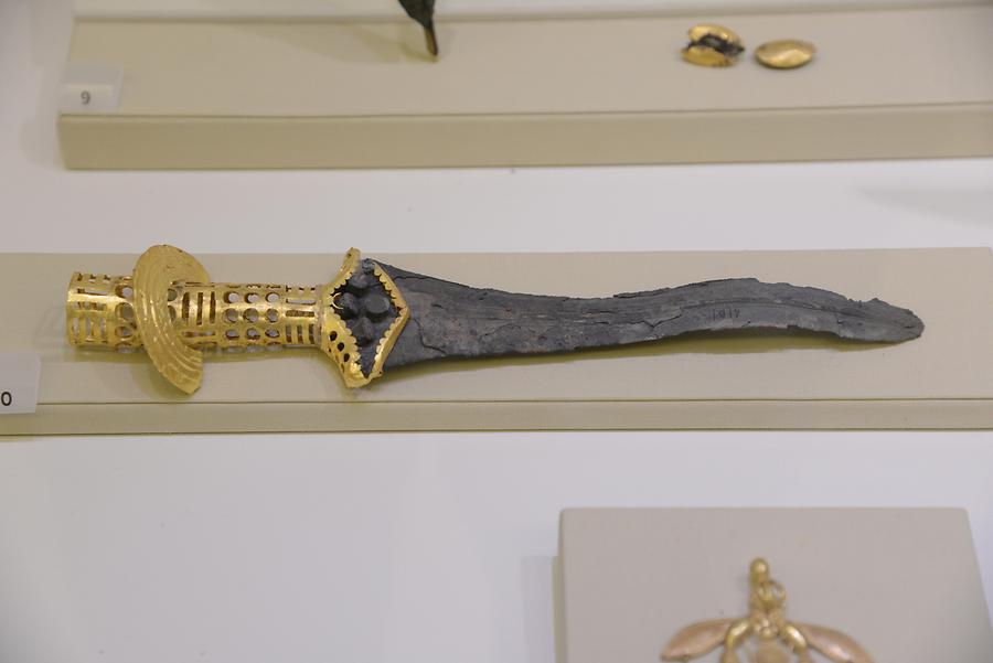 Archaeological Museum of Heraklio - Bronze Dagger