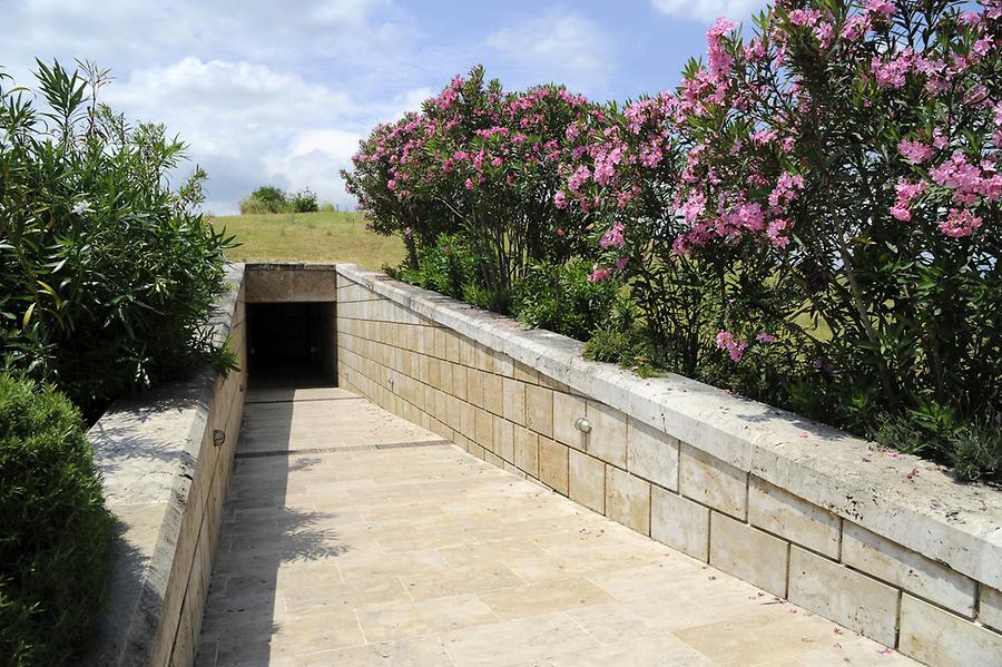 Vergina Philipps Grave