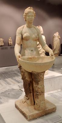 Figur mit Schüssel