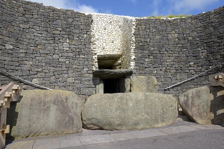 Newgrange - Entrance; Kerbstone