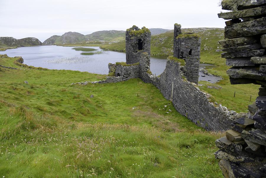 Three Castles Head - Dunlough Castle