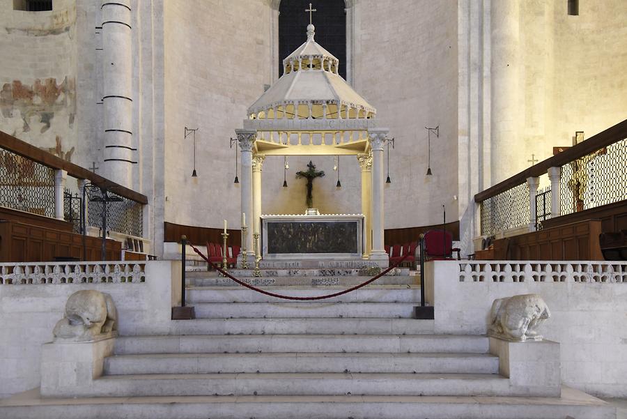 Bari - Cathedral; Inside, Altar