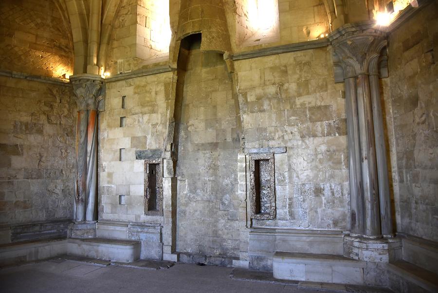 Castel del Monte - Inside