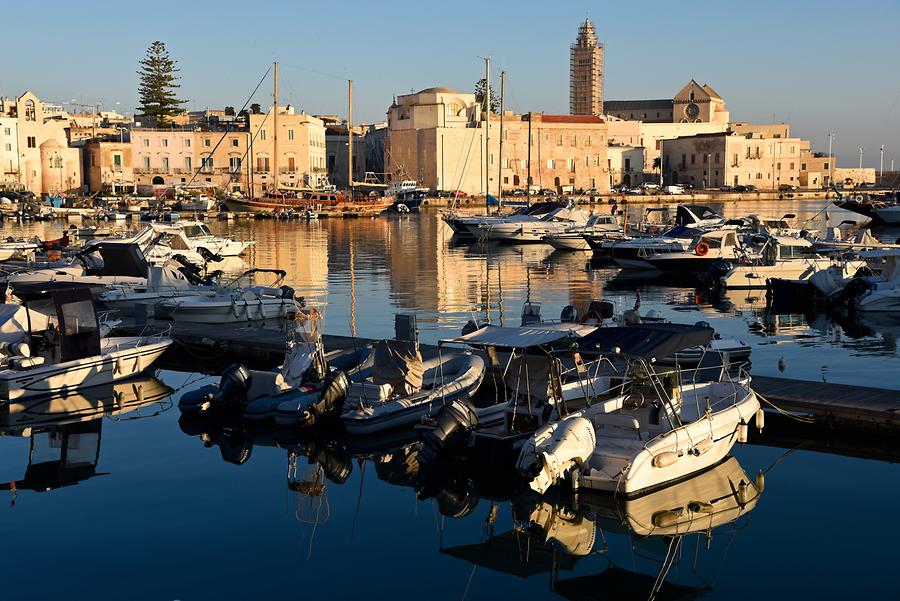 Trani Harbour 5 From Bari To Trani Pictures Italy In Global