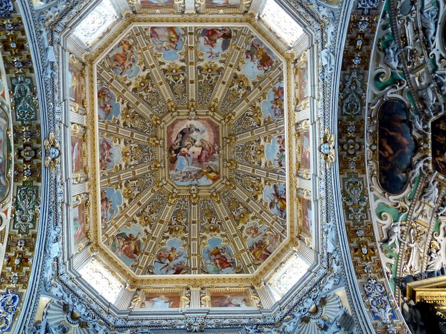 Bergamo - Sta. Maria Maggiore, Crossing with Coronation of Mary