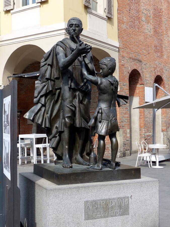 Cremona - Stradivari Monument