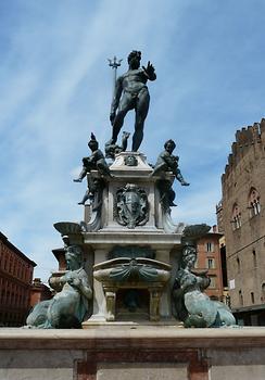 Statue of Neptune width=