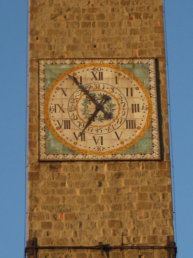 Viterbo - Piazza del Plebiscito, Clock on the Torre del Palazzo del Podesta