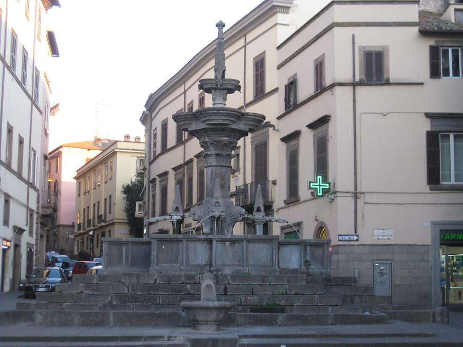 Viterbo - Piazza del Plebiscito - Fontana