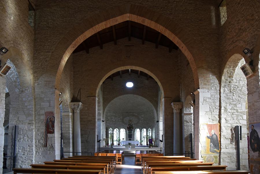 Abbey of the Santissima Trinità - Inside