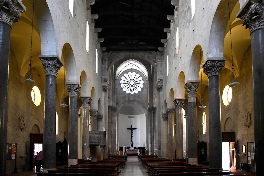 Troia - Cathedral; Inside