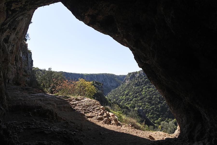 Laterza - Canyon 'Gravina di Laterza'; Grotto