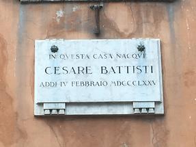 Trient - Piazza del Duomo 36 - Cesare Battisti Placca
