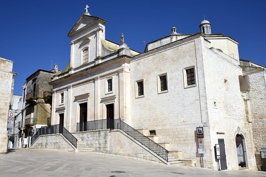 Cisternino - Church
