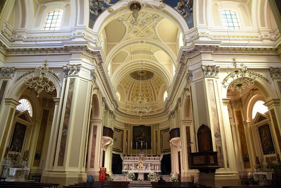 Locorotondo - Church of St. George the Martyr; Inside
