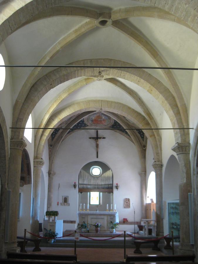 Capalbio - St. Nicholas; Inside