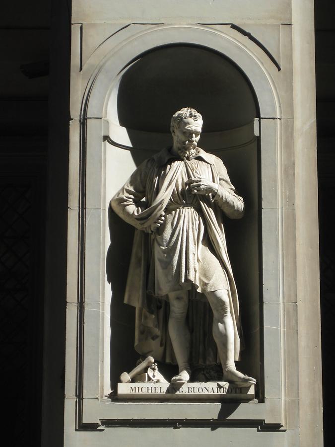 Florence - Piazzale degli Uffizi; Michelangelo Buonarotti