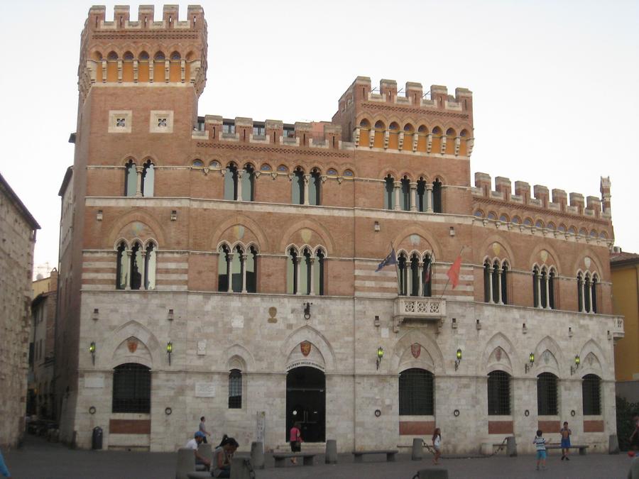 Grosseto - Piazza Dante Alighieri; Palazzo Aldobrandeschi
