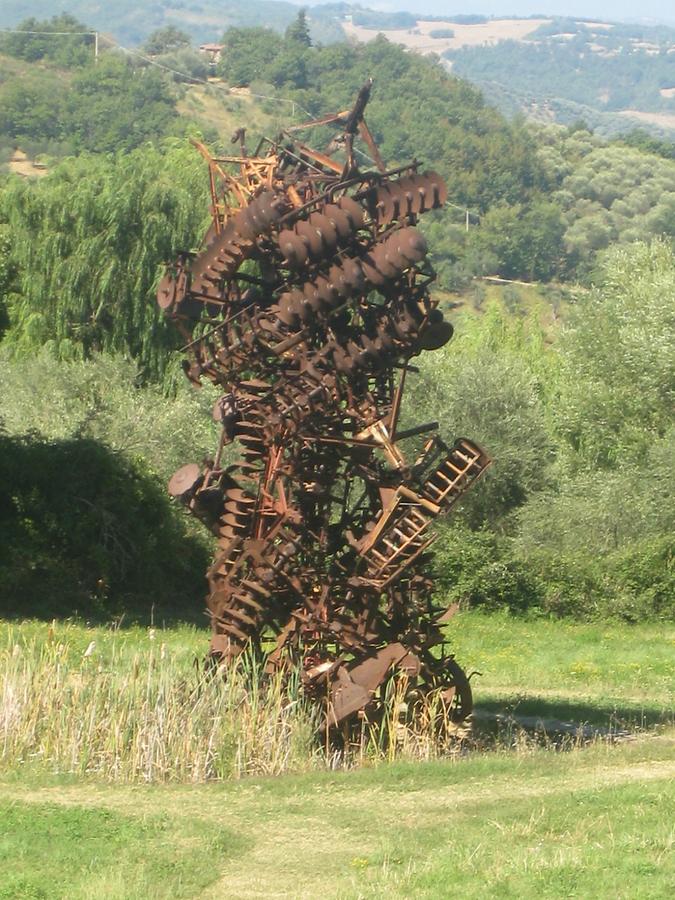 Il Giardino di Daniel Spoerri - 'Monument der Sesshaftigkeit', Arman 1999-2000