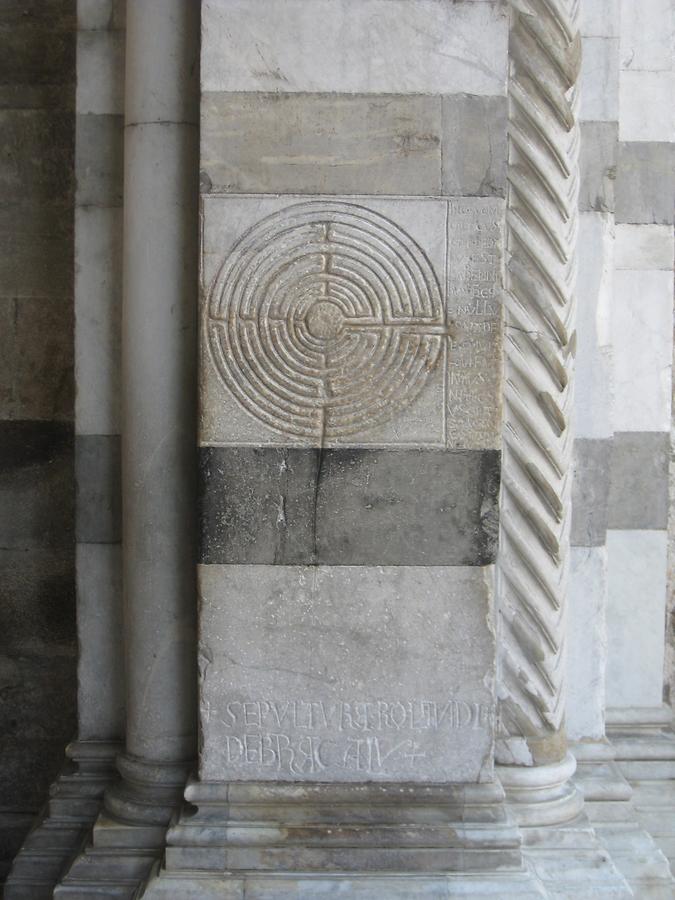 Lucca - Cathedral; Labyrinth