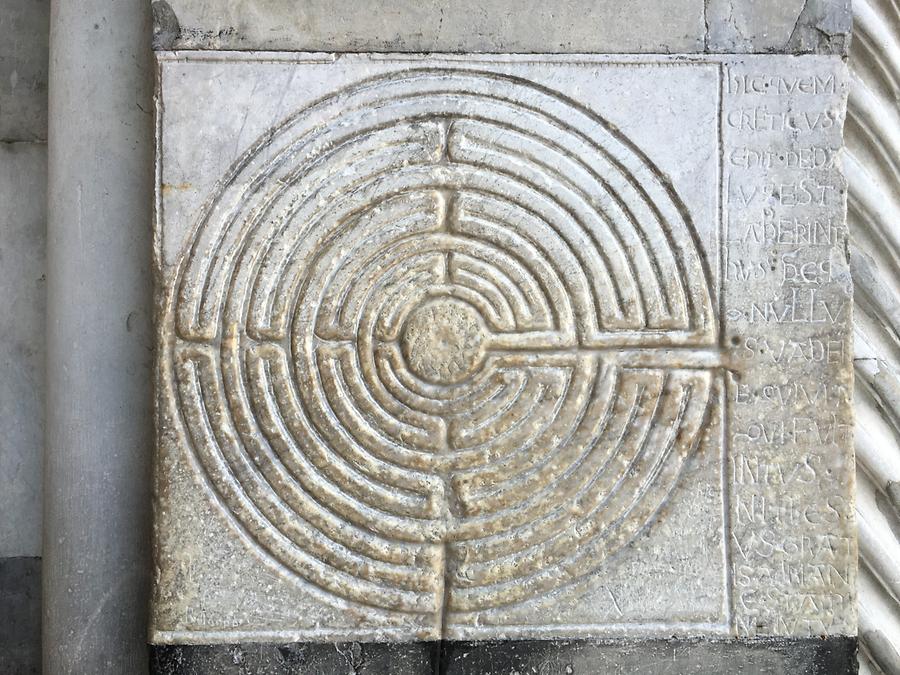 Lucca - Cathedral; Labyrinth