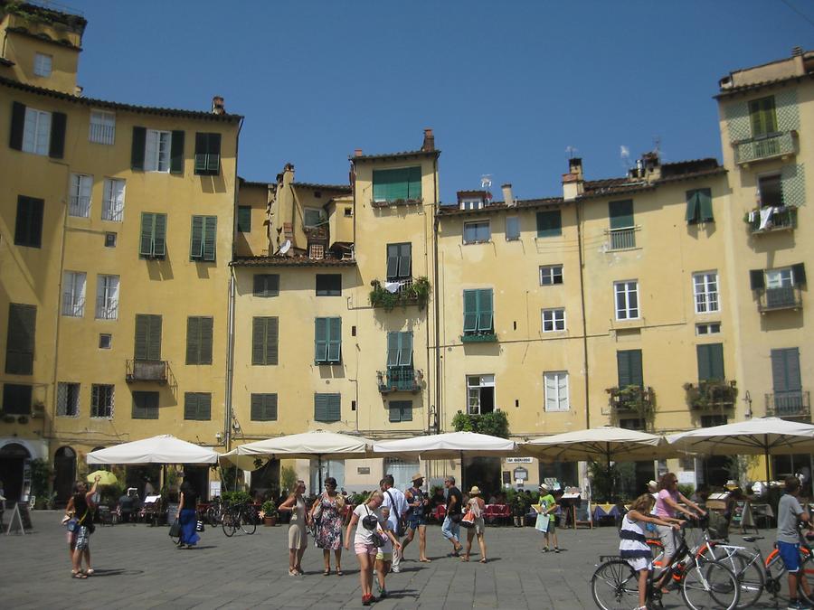 Lucca - Piazza del Anfiteatro