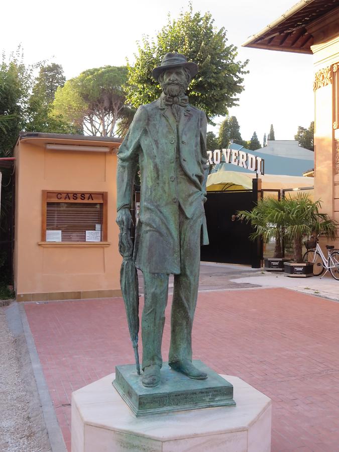 Montecatini Terme - Statue of Giuseppe Verdi