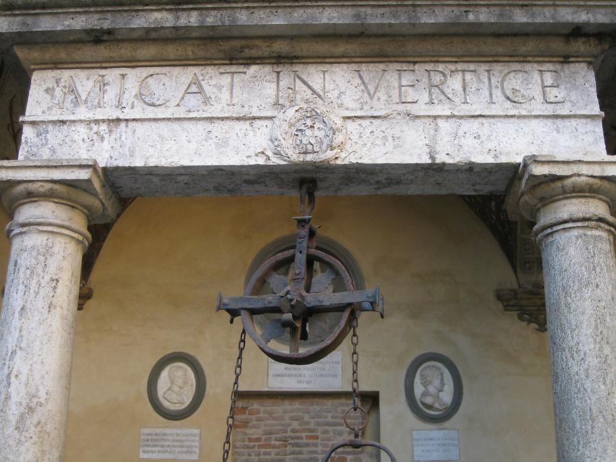 Siena - Palazzo Chigi-Saracini; Inscription