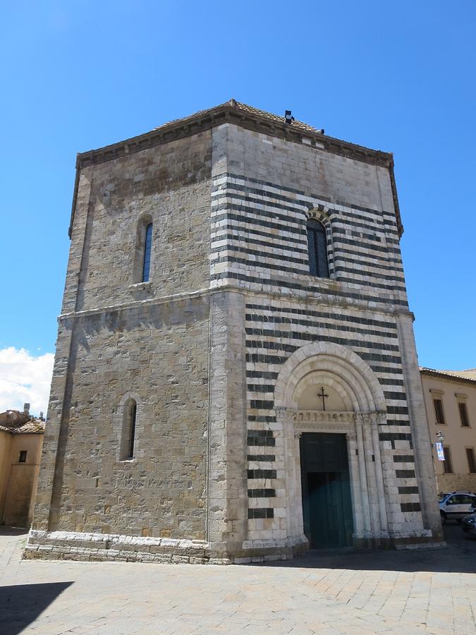 Volterra - Piazza San Giovanni; Baptistry