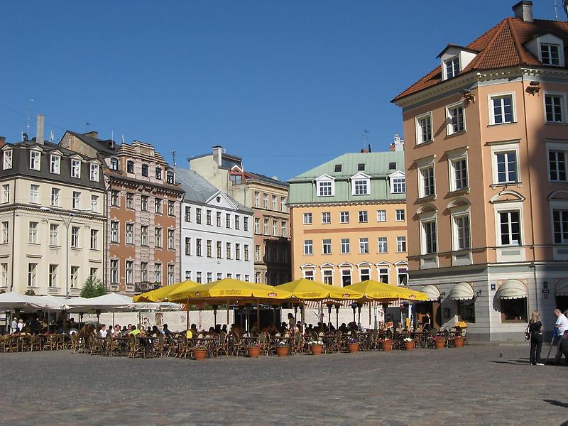 Outdoor cafe in Dome Square