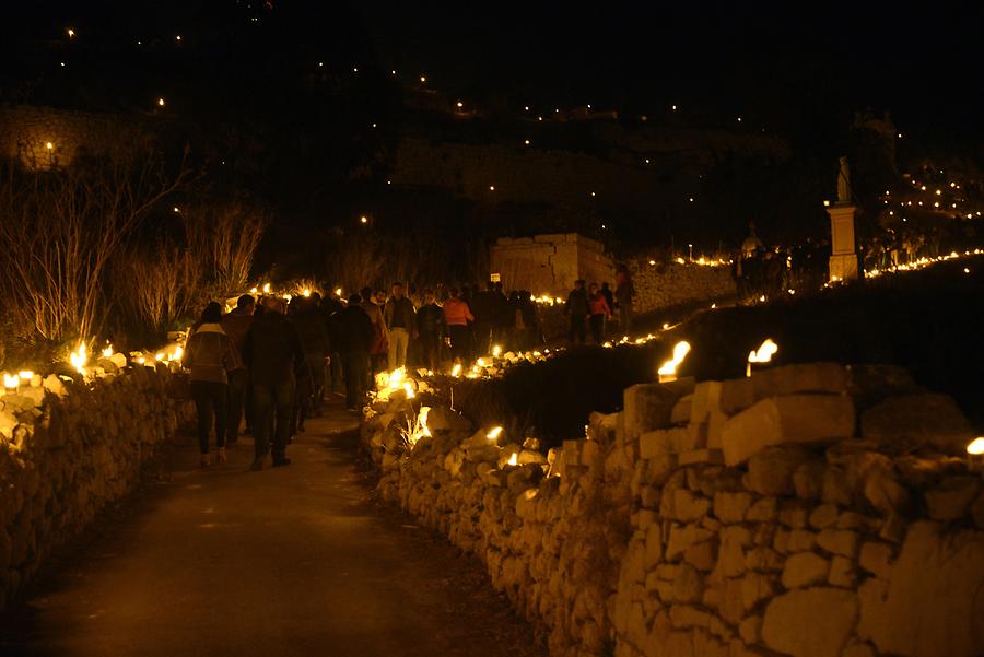 Siġġiewi - La Ferla Cross; Procession with Torches