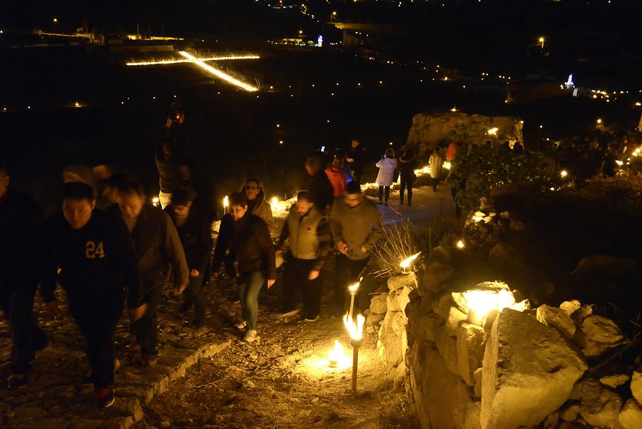 Siġġiewi - La Ferla Cross; Procession with Torches