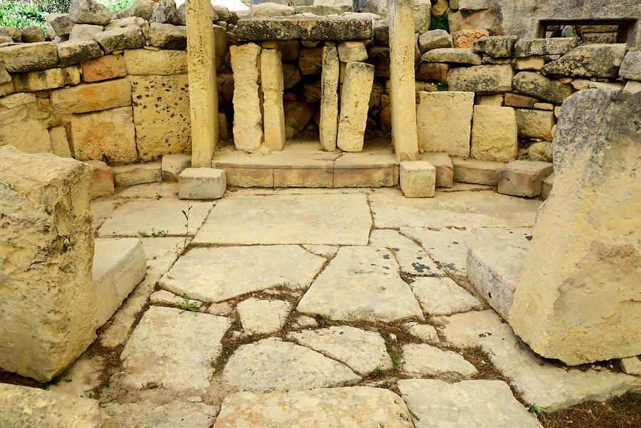 Tarxien Temples - Altar