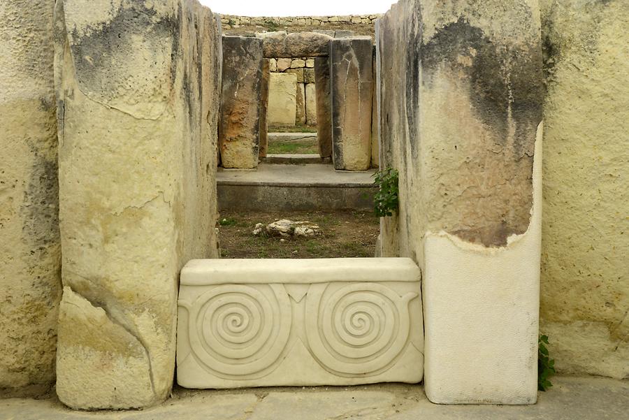 Tarxien Temples - Threshold