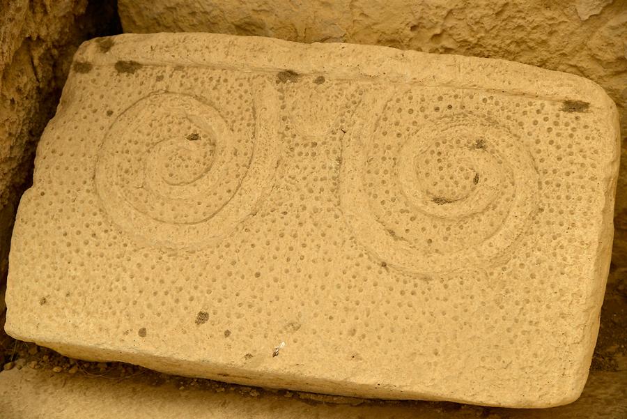 Ħaġar Qim - Relief