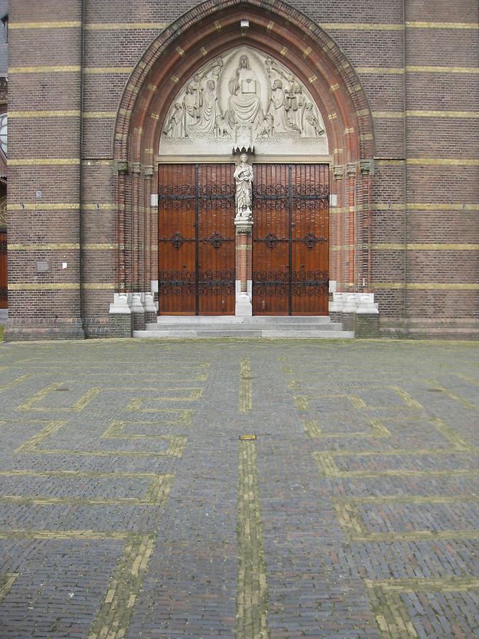 Hilversum - Sint Vituskerk, Labyrinth