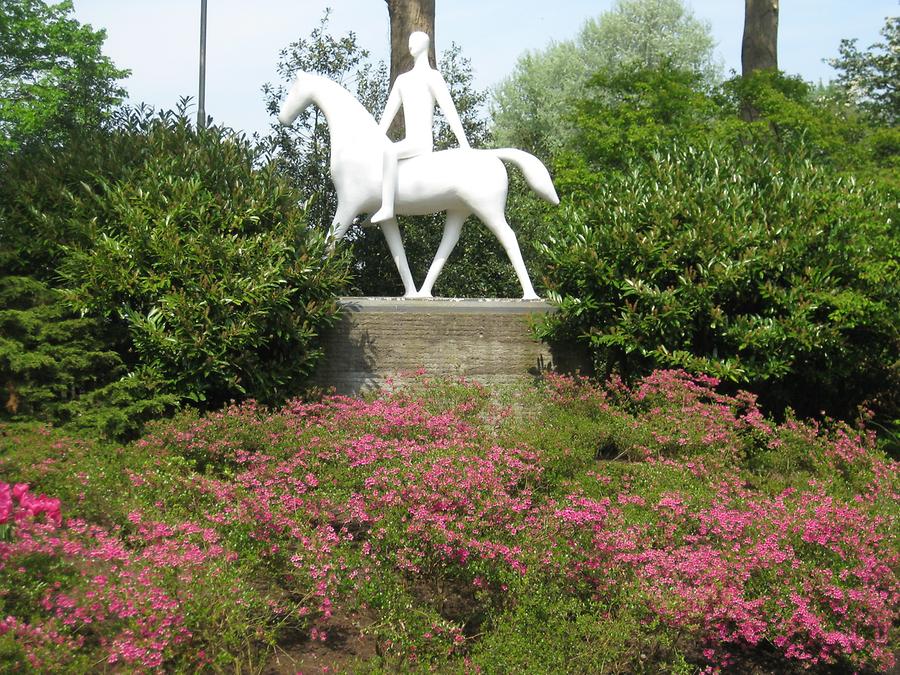 Keukenhof sculpture with horse