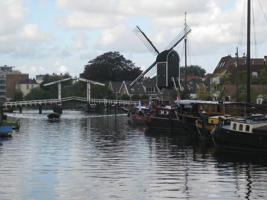 Leiden - Drawbridge with Windmill Molen de Put