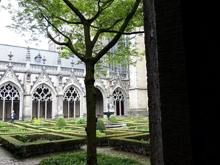 Utrecht - Dom Church; Gothic Cloister