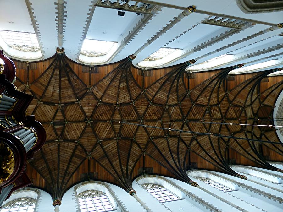Haarlem - St.-Bavokerk; Gothic Ceiling made of Cedar