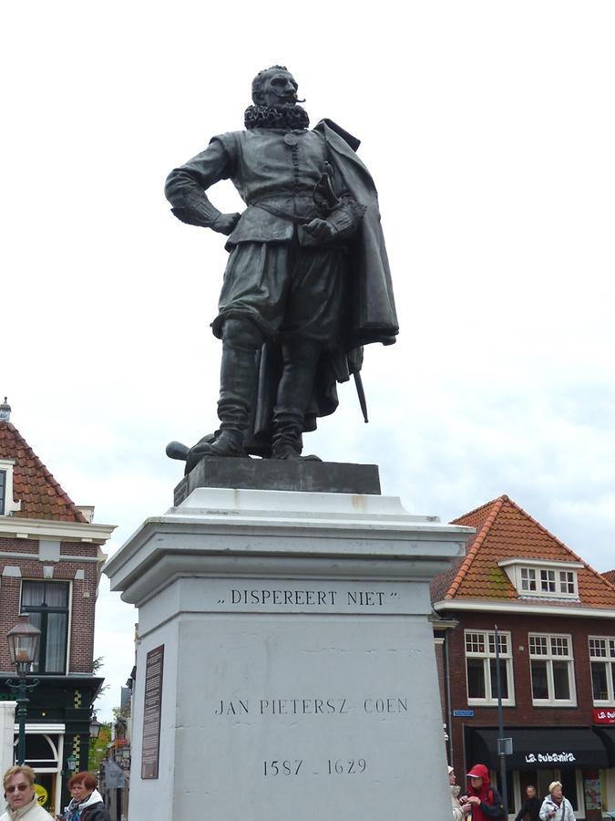 Hoorn - Statue of Jan Pieterszoon Coen