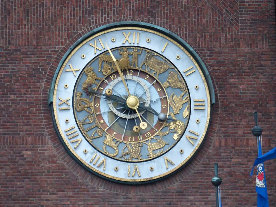 Oslo - Town Hall Clock