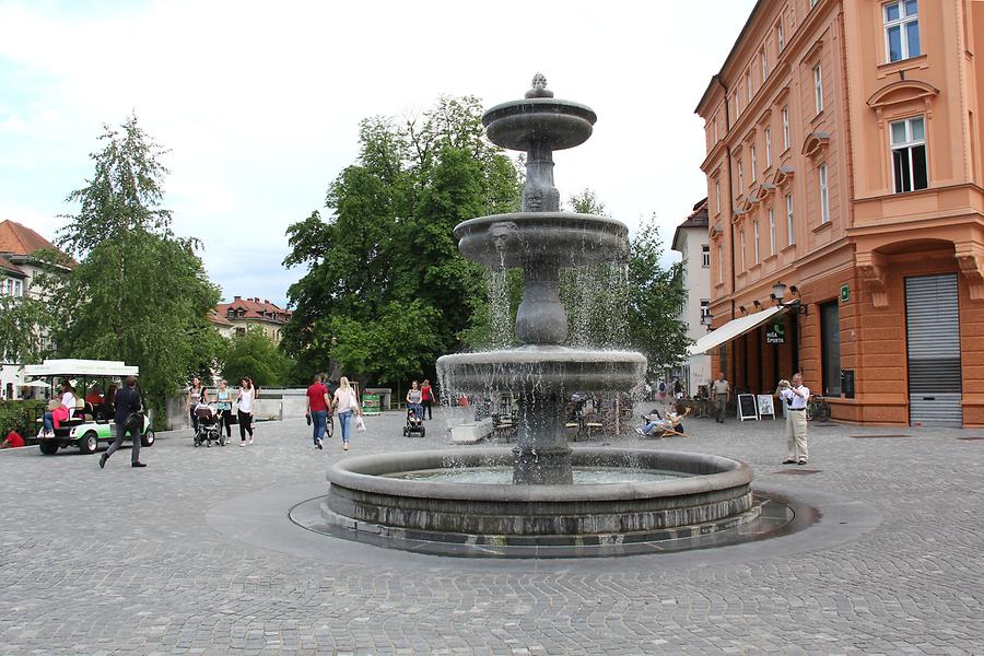 New Square - Fountain