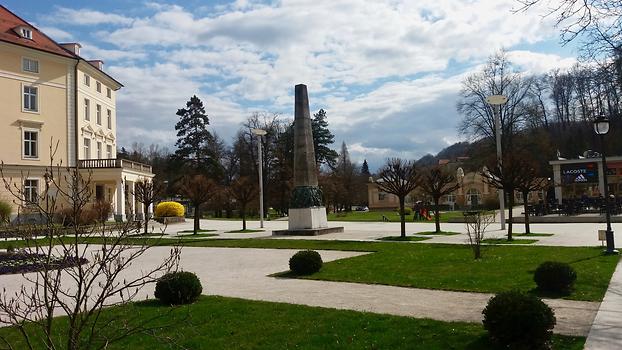 Spa Square with Hotel Strossmayer (left) and monument to the fallen in the National Liberation Struggle, Rogaška Slatina, Slovenia. 2016. Photo: Clara Schultes