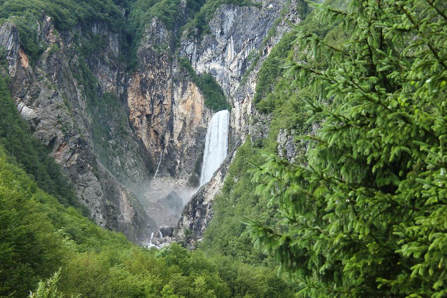 Slap Boka Waterfall