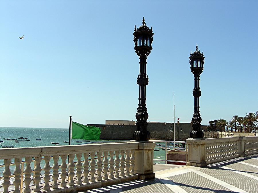 Cadiz - Promenade along the shore