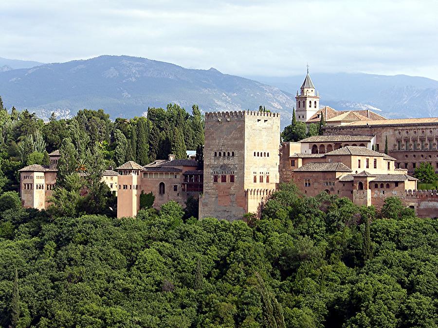 Granada Albaicin District with Nasriden Palace