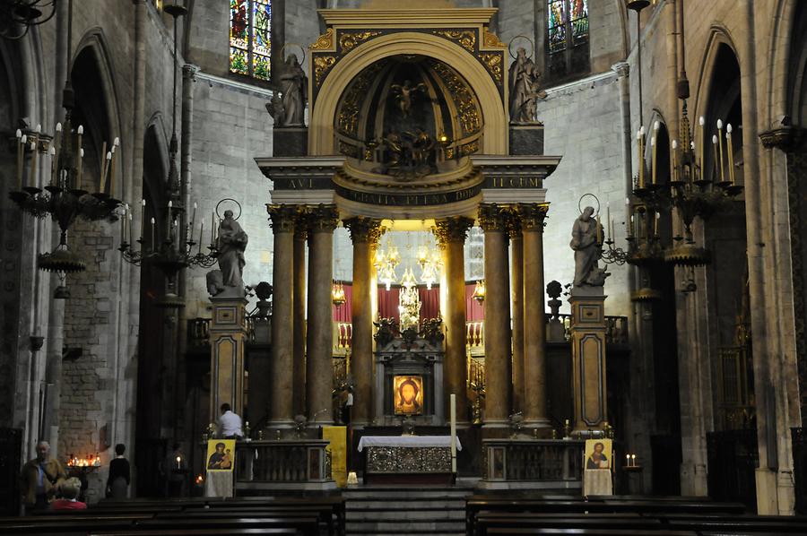 Basilica of Saints Justus and Pastor - Inside