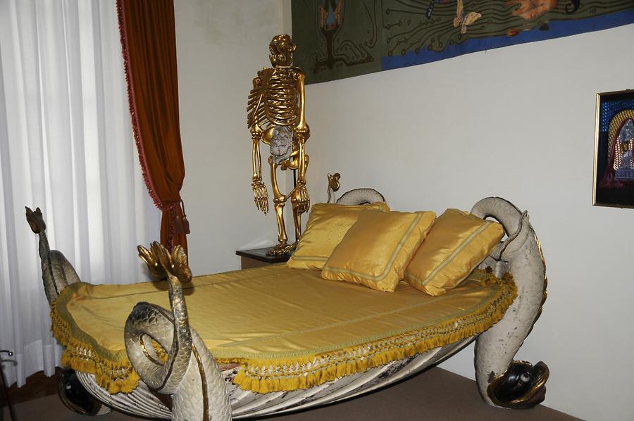 Figueres - Dalí Theatre and Museum; Bed