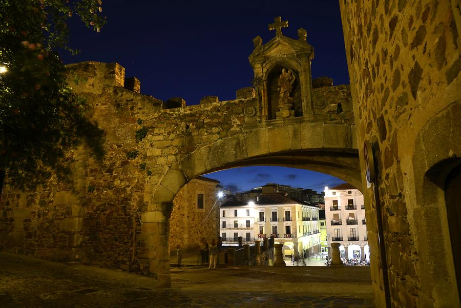 Arco de la Estrella at Night